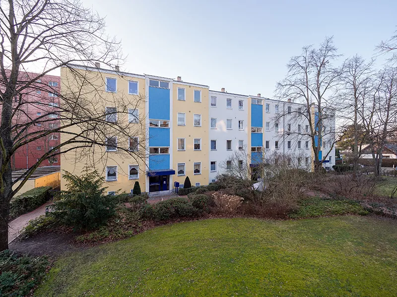 Oberste Etage ohne Aufzug - helle Wohnung im Grünen — photo 1